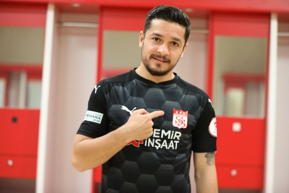 Demir Grup Sivasspor, Ahmet Oğuz ile 1.5 yıllık sözleşme imzaladı