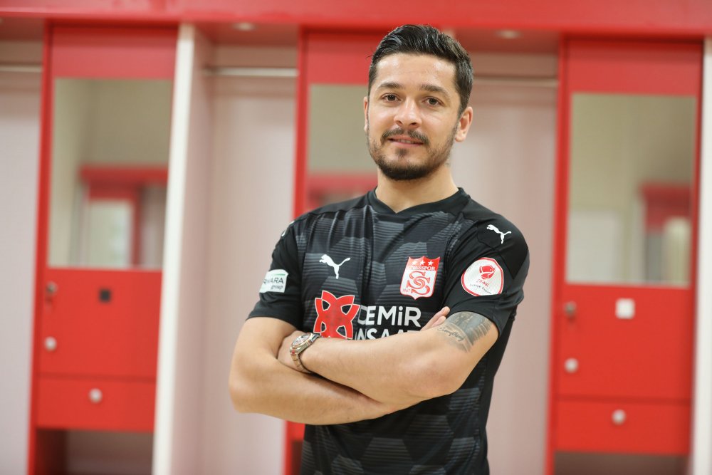 Demir Grup Sivasspor, Ahmet Oğuz ile 1.5 yıllık sözleşme imzaladı