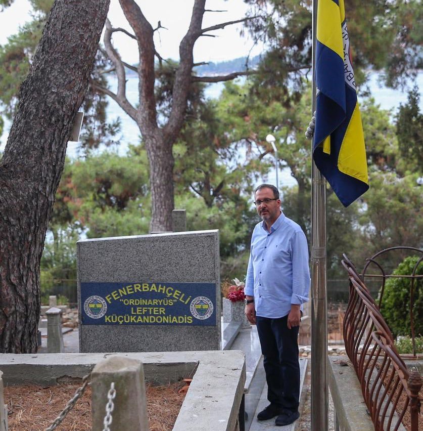 Fenerbahçe, efsanesi Lefter Küçükandonyadis'i vefatının 9. yılında andı