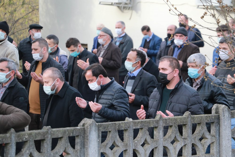 Koronavirüsten ölen doktor, öğretmen ve esnaf kardeşlerin, halaları da kurtarılamadı
