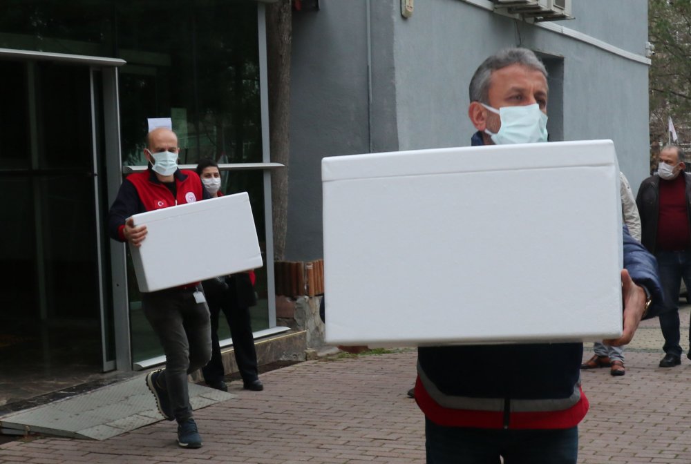 Samsun'da, Covid-19 aşıları hastanelere gönderildi