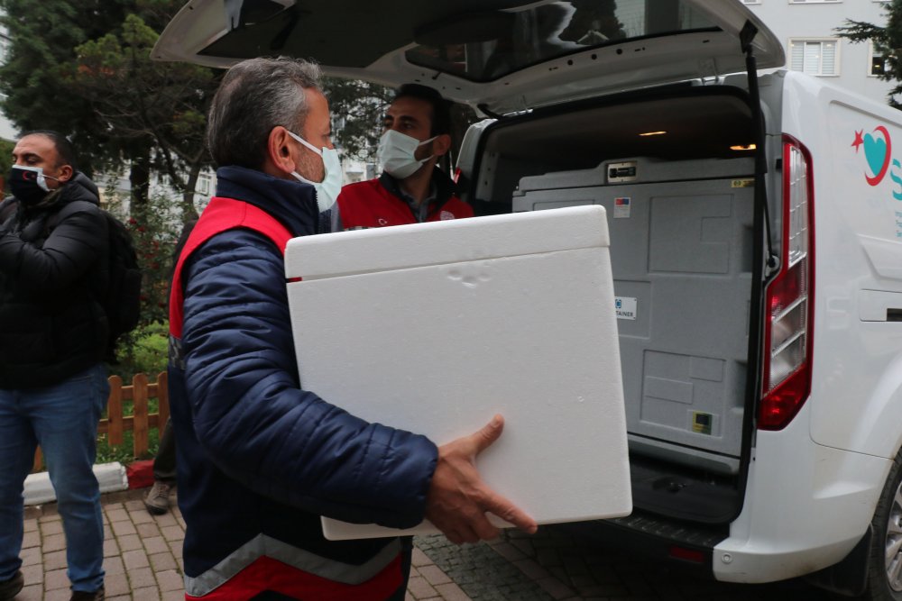 Samsun'da, Covid-19 aşıları hastanelere gönderildi