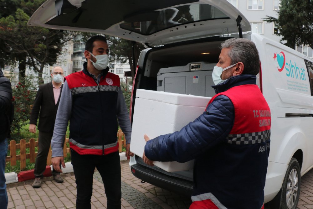 Samsun'da, Covid-19 aşıları hastanelere gönderildi