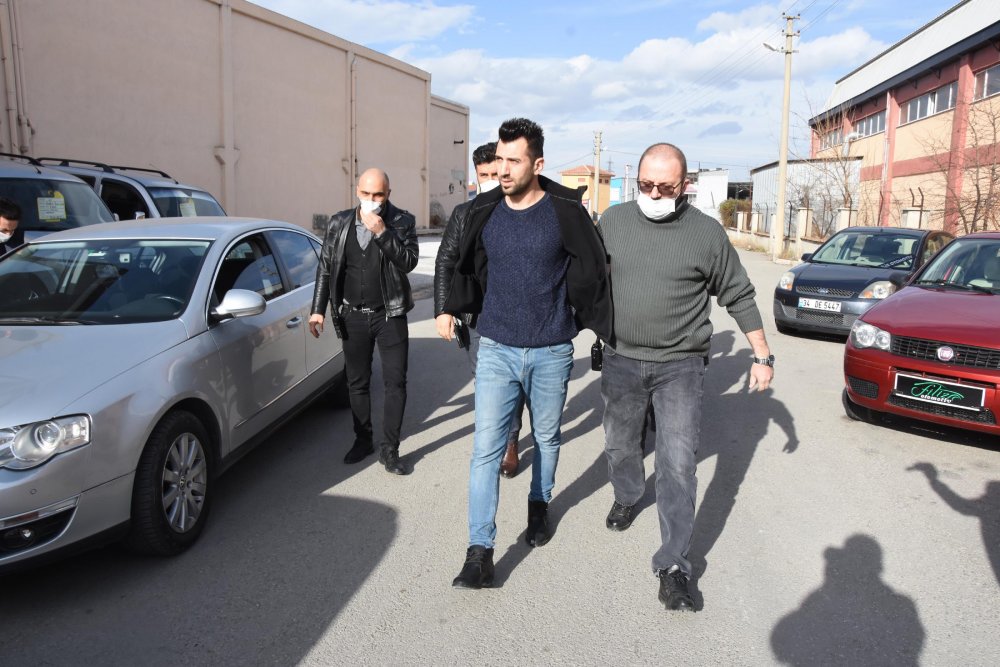 Tartıştığı eşini zorla götürdüğü iş yerine kilitledi