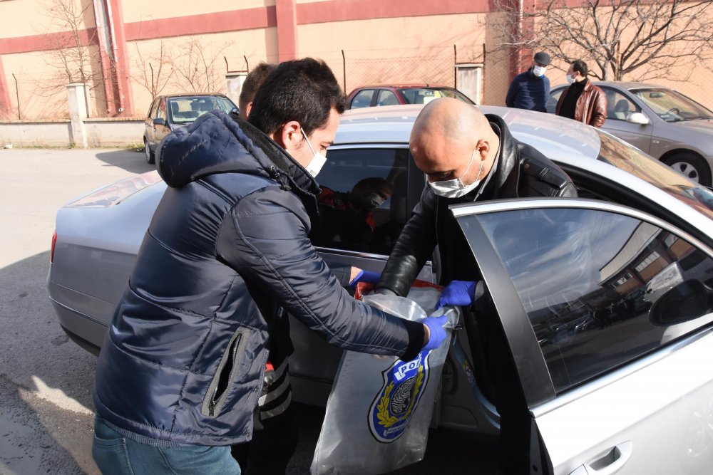 Tartıştığı eşini zorla götürdüğü iş yerine kilitledi