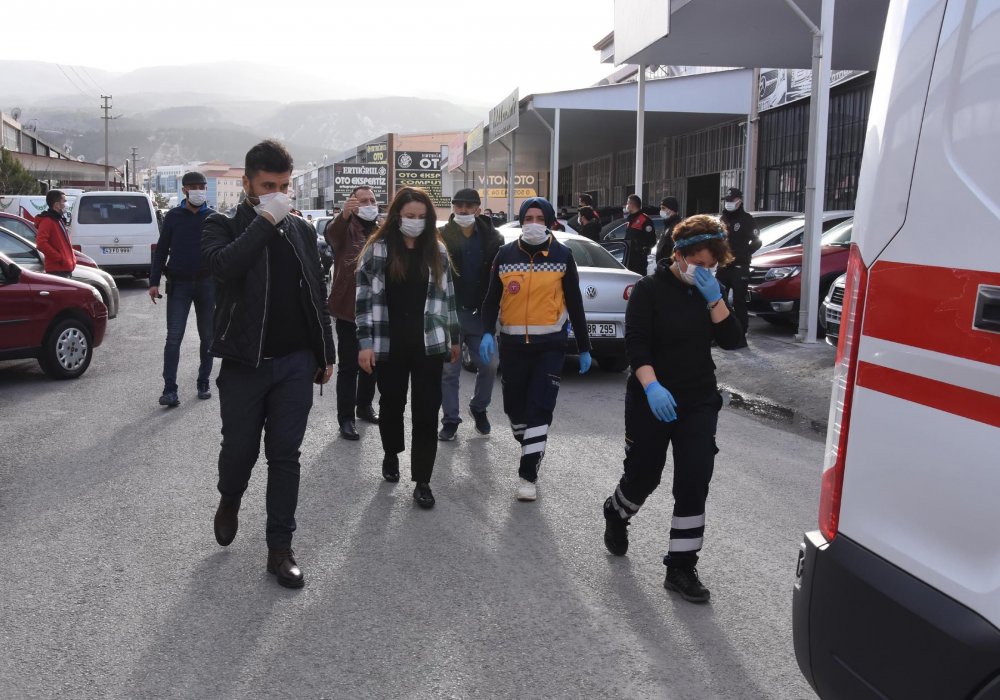 Tartıştığı eşini zorla götürdüğü iş yerine kilitledi