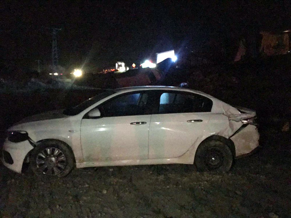 TIR, jandarma aracı ve otomobile çarptı: 2’si uzman çavuş 6 yaralı
