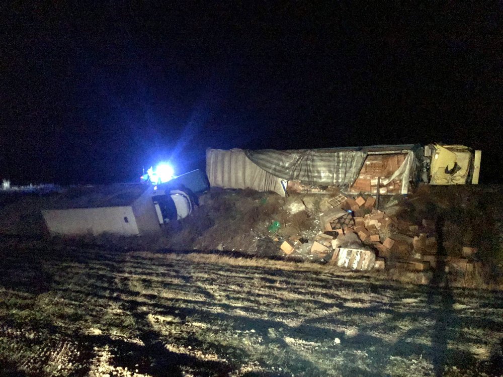 TIR, jandarma aracı ve otomobile çarptı: 2’si uzman çavuş 6 yaralı
