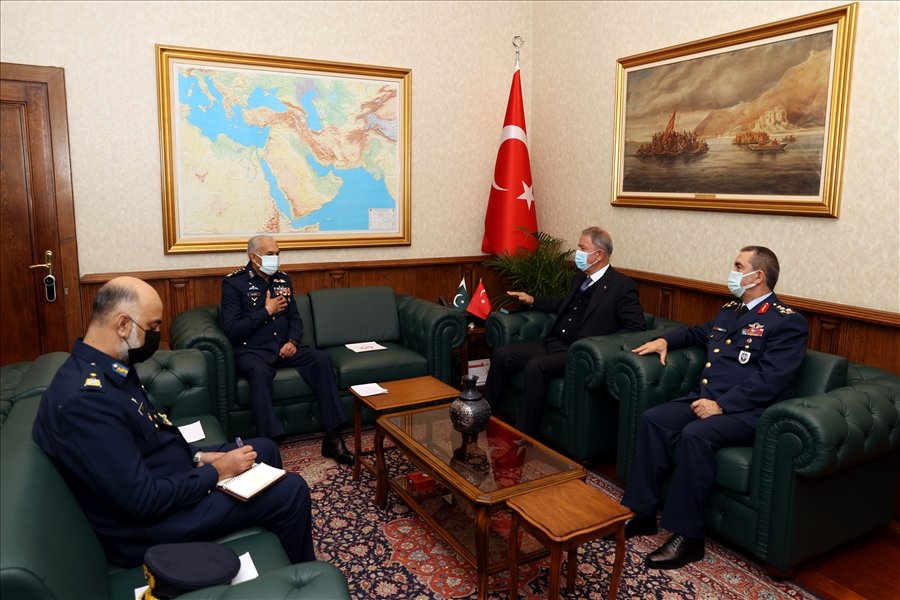 Bakan Akar, Pakistan Hava Kuvvetleri Komutanı Khan'ı kabul etti