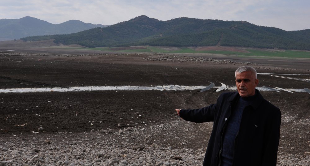 Barajda sular çekilince, arkeolojik alanlar gün yüzüne çıktı