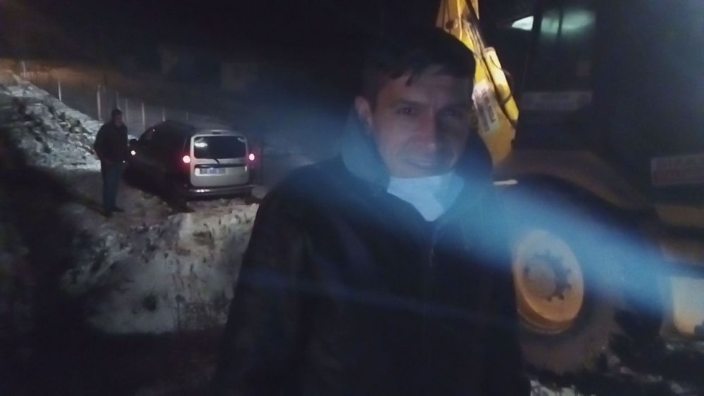 Kar yağışını izlemek için gittikleri yaylada 6 saat mahsur kaldılar