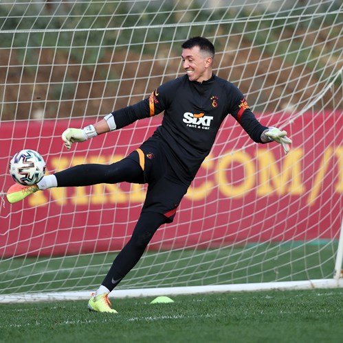 Muslera takımla çalışmalara başladı