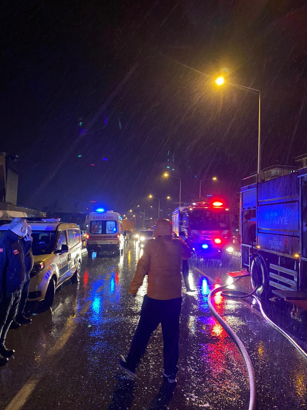 Ordu’da zincirleme kazada, 2 otomobil yandı; can kaybı ve yaralılar var