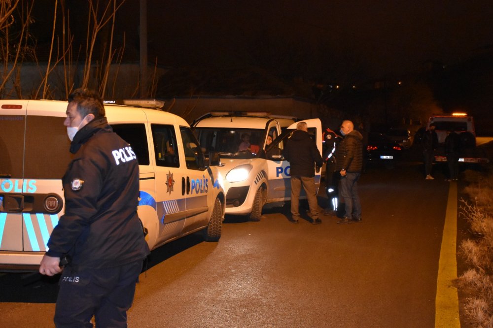 Polisin 'dur' ihtarına uymayıp, 2 kilo uyuşturucuyu araçtan atan şüpheli tutuklandı