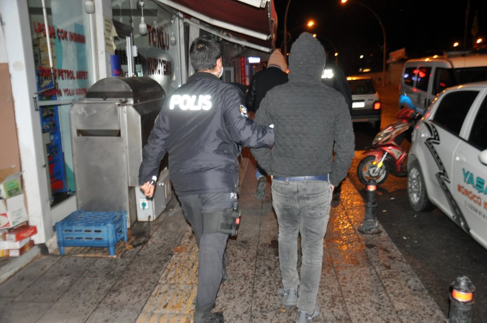 Polisin kapattığı kahvehaneyi 2 saat sonra yeniden açtılar: 24 gözaltı, 98 bin TL ceza