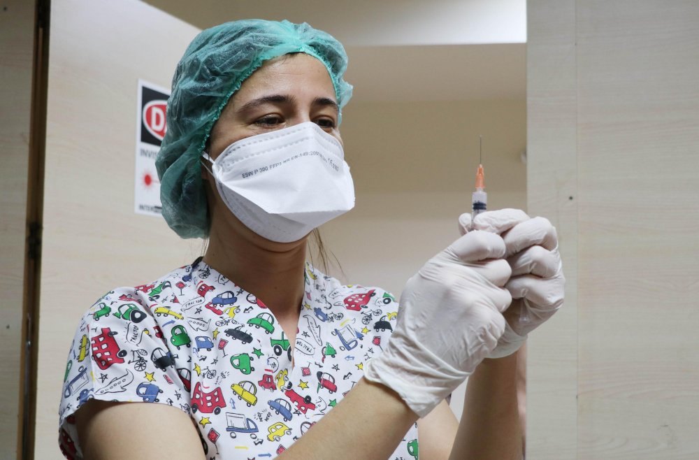 Denizli'de 17 bin sağlık çalışanı aşı olacak