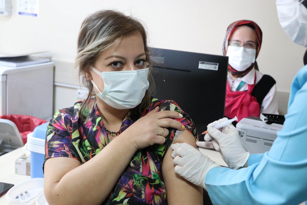 Denizli'de 17 bin sağlık çalışanı aşı olacak