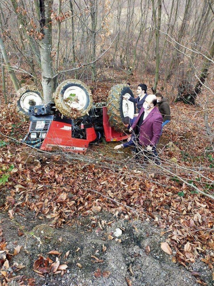 Devrilen traktörün altında kalan sürücü hayatını kaybetti