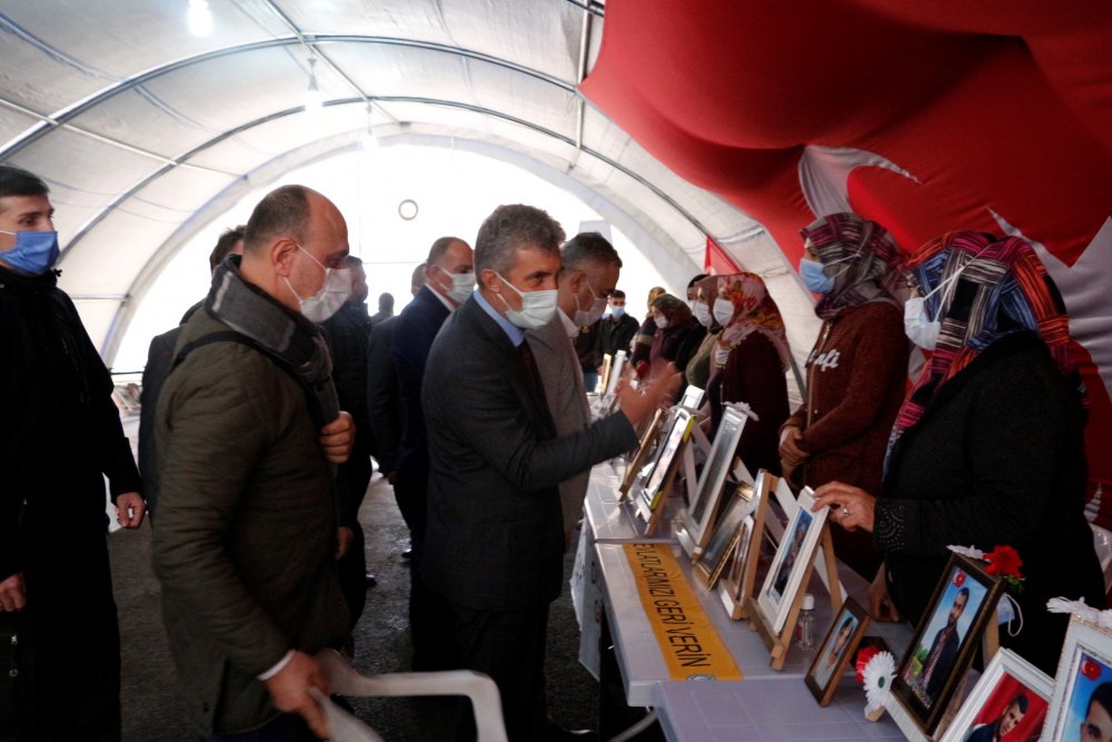 Evlat nöbetindeki anne: PKK'yı bitirerek, çocuklarımızı ellerinden alacağız inşallah