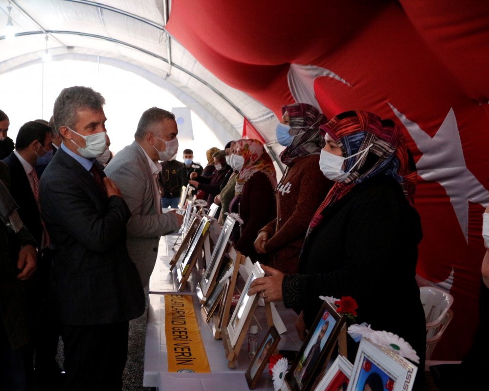Evlat nöbetindeki anne: PKK'yı bitirerek, çocuklarımızı ellerinden alacağız inşallah