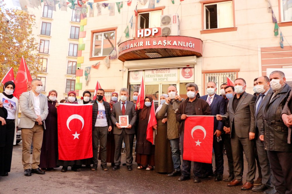 Evlat nöbetindeki anne: PKK'yı bitirerek, çocuklarımızı ellerinden alacağız inşallah