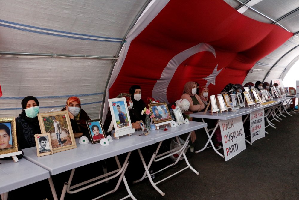 Evlat nöbetindeki anne: PKK'yı bitirerek, çocuklarımızı ellerinden alacağız inşallah