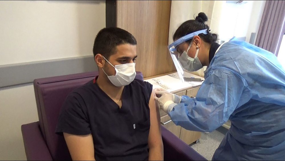 İntörn doktorlar da aşılanıyor