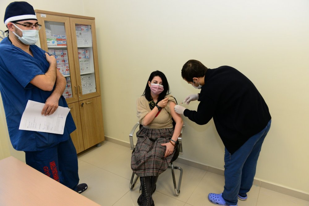 Kahramanmaraş'ta bin 600 sağlık çalışanı aşılandı