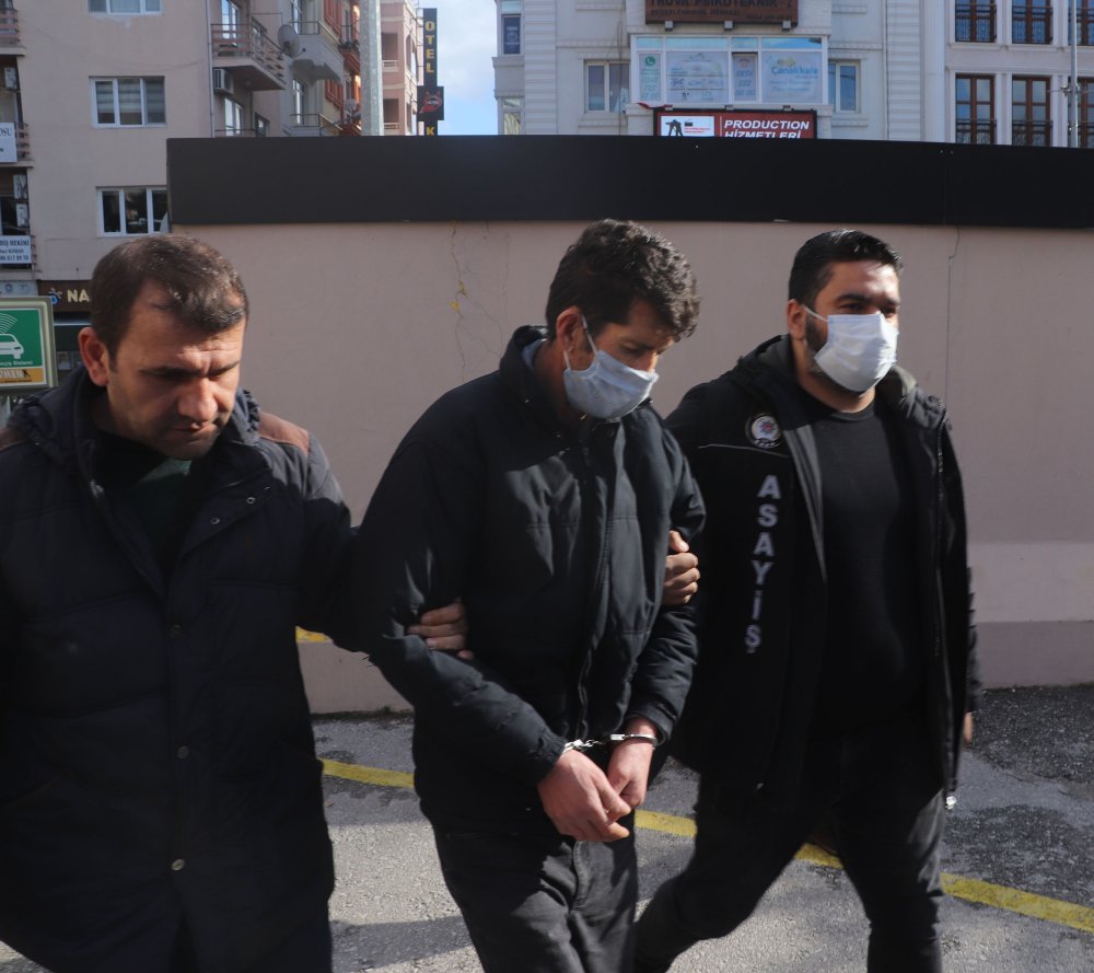 Küçük kızı, FETÖ tehdidiyle kandırıp, 300 bin liralık altını çaldı