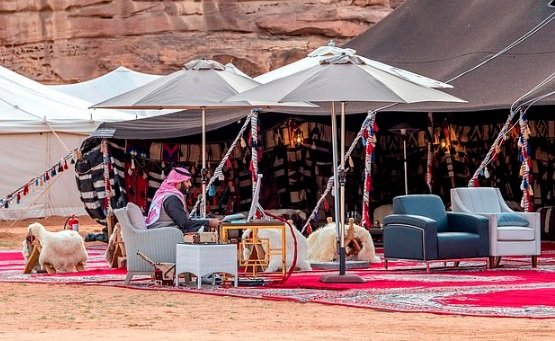 S. Arabistan Veliaht Prensi bin Selman, Dünya Ekonomik Forumu'na çöl ofisinden Davos'a bağlanarak katıldı