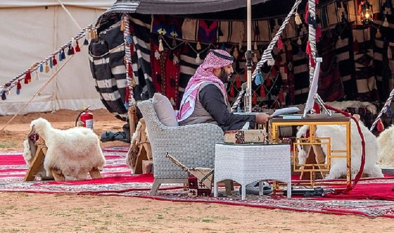 S. Arabistan Veliaht Prensi bin Selman, Dünya Ekonomik Forumu'na çöl ofisinden Davos'a bağlanarak katıldı