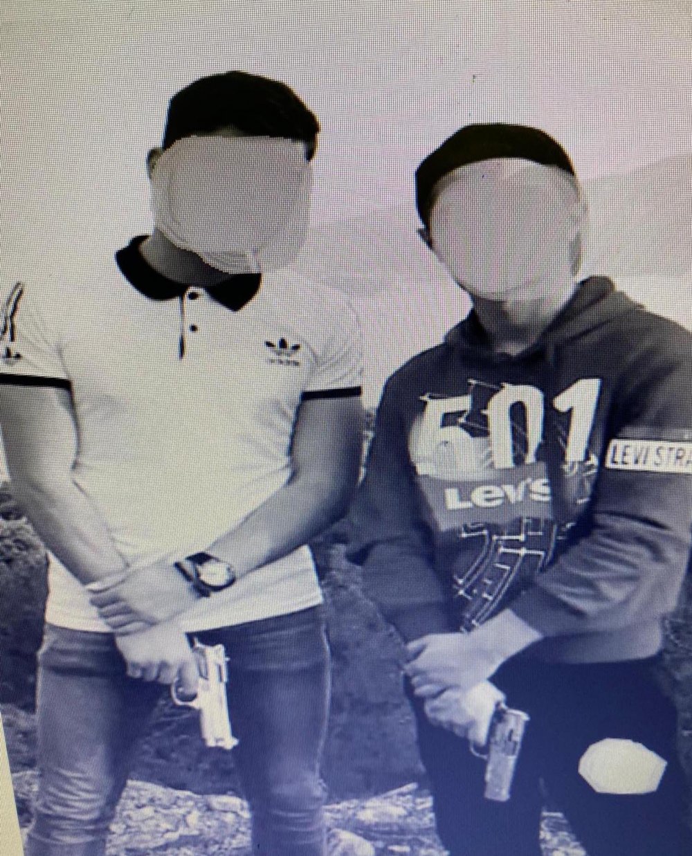 Şiddet içerikli dizilere özenip, bellerinde tabanca ile gezince başlarına iş açıldı