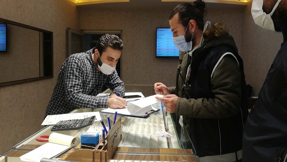 Suriyeli esnafa ait iş yerlerinde tabelaların Türkçeye uygunluğu denetlendi