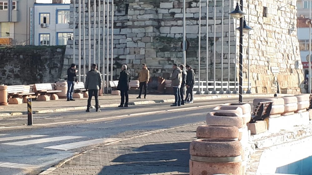 Tabancayla kalbine ateş eden genç ağır yaralandı