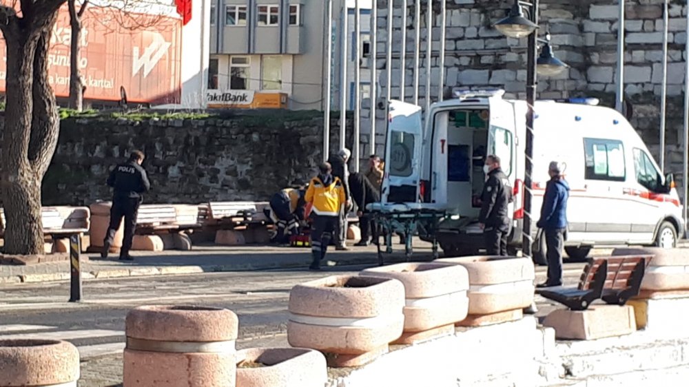 Tabancayla kalbine ateş eden genç ağır yaralandı