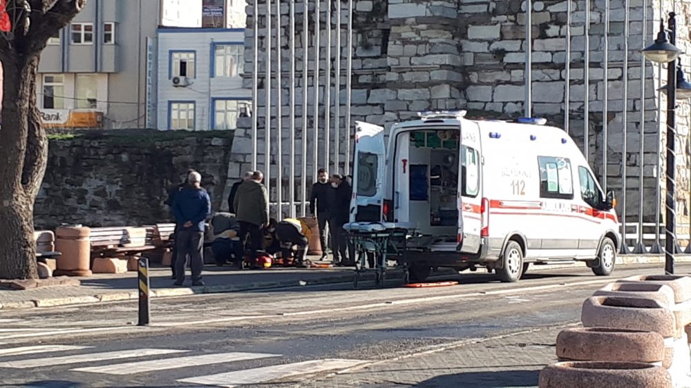 Tabancayla kalbine ateş eden genç ağır yaralandı