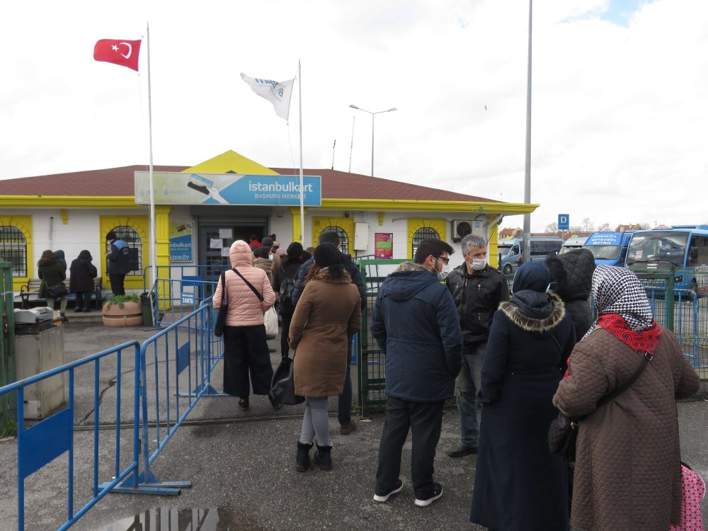 Toplu ulaşımda HES kodu kuyrukları havadan fotoğraflandı