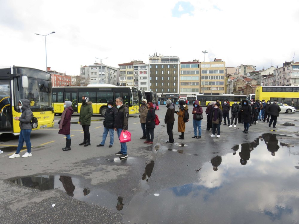 Toplu ulaşımda HES kodu kuyrukları havadan fotoğraflandı