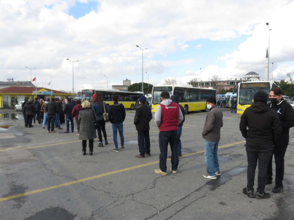Toplu ulaşımda HES kodu kuyrukları havadan fotoğraflandı