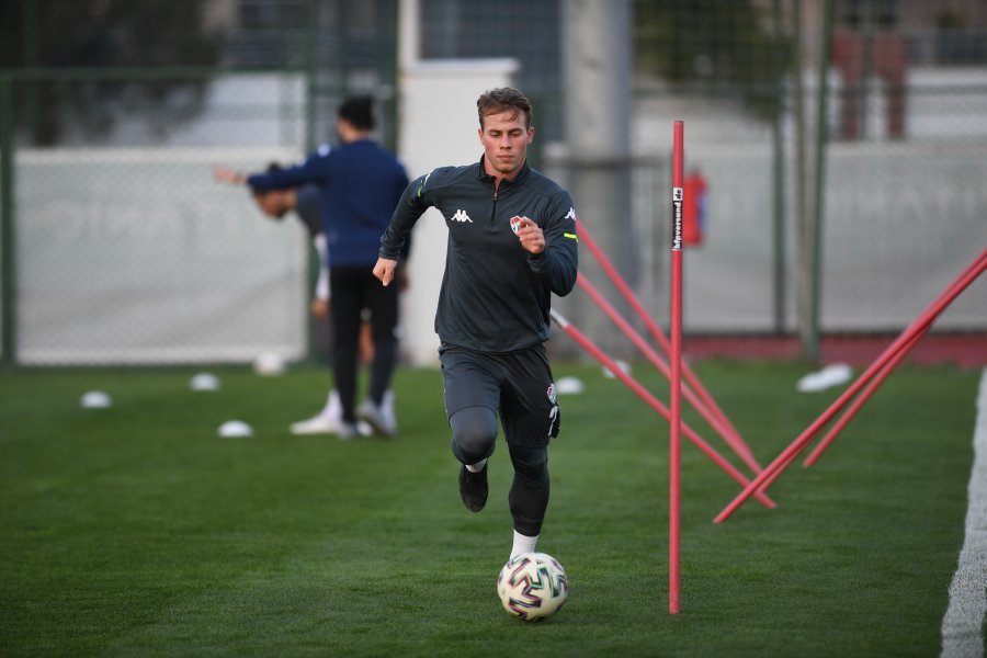 Mustafa Er: Bursaspor'u Avrupa da takip ediyor