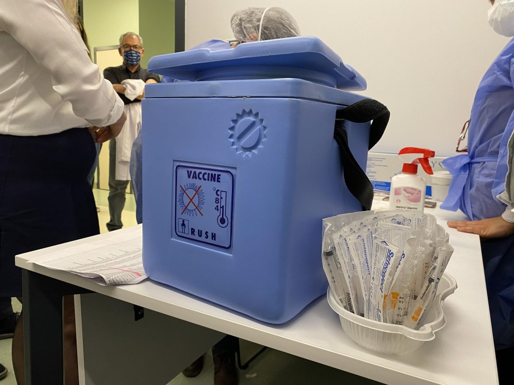 Uzman isimden Kovid-19 aşısıyla ilgili açıklama: Nadir görülen yan etkiler, aşının tipine göre değişebilir