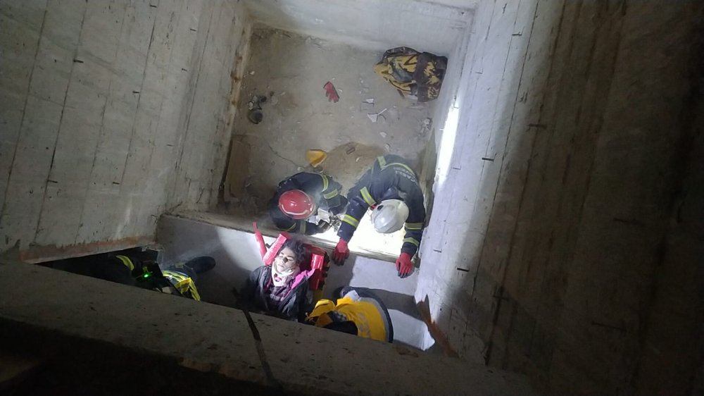 16 yaşındaki Zeynep, asansör boşluğundan düştü