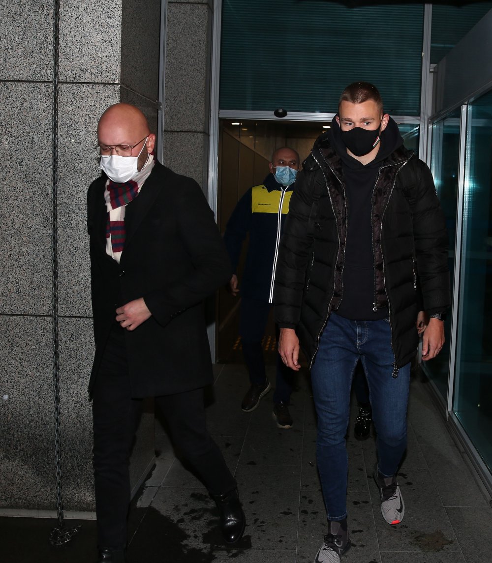 Attila Szalai, Fenerbahçe için İstanbul'a geldi