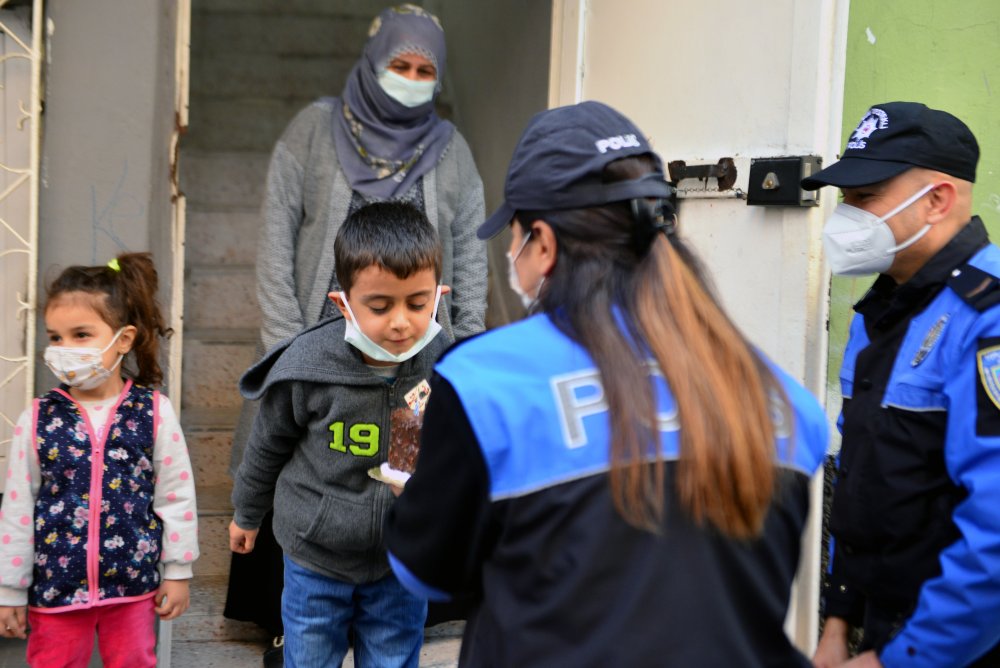 Babası cezaevinden mektup yazdı, polis doğum gününü kutladı