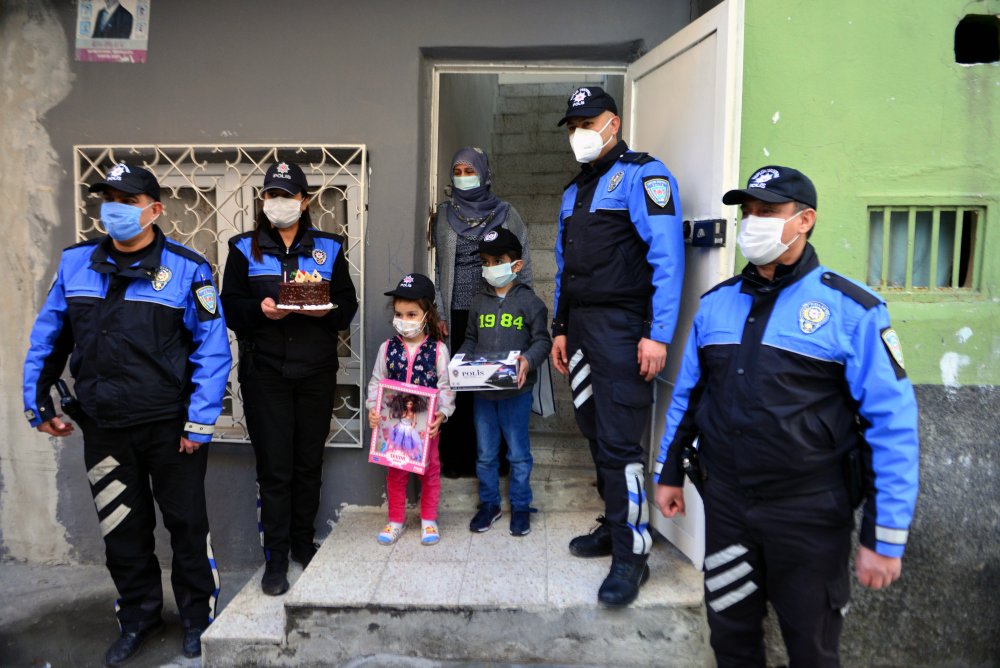 Babası cezaevinden mektup yazdı, polis doğum gününü kutladı