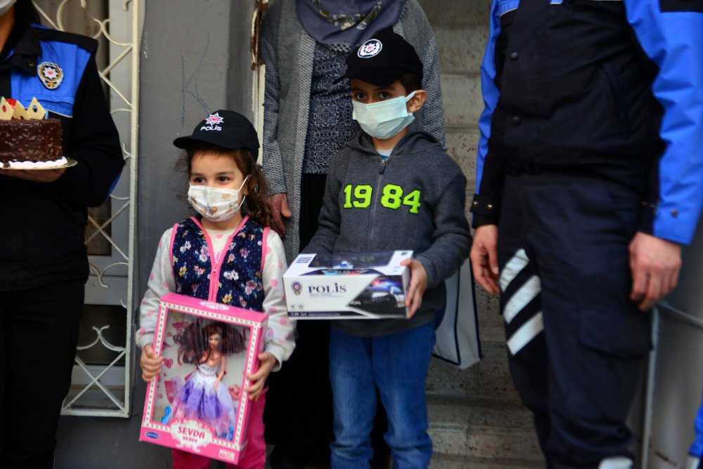 Babası cezaevinden mektup yazdı, polis doğum gününü kutladı
