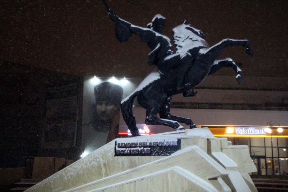 Bolu'da kar yağışı