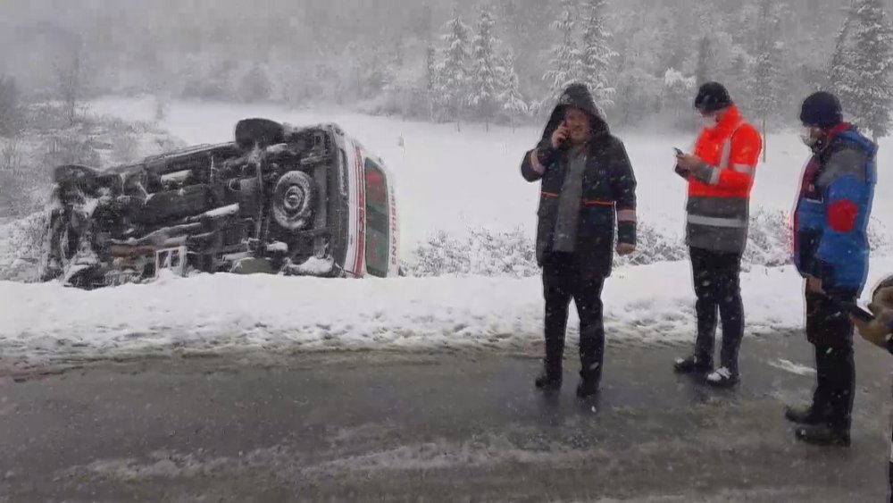 Çatalca’da ambulans devrildi