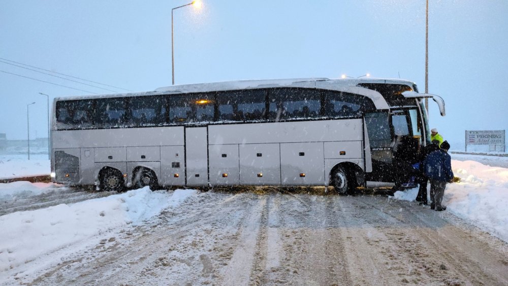 Düzce'de, TEM yolu İstanbul yönü ulaşıma kapandı 