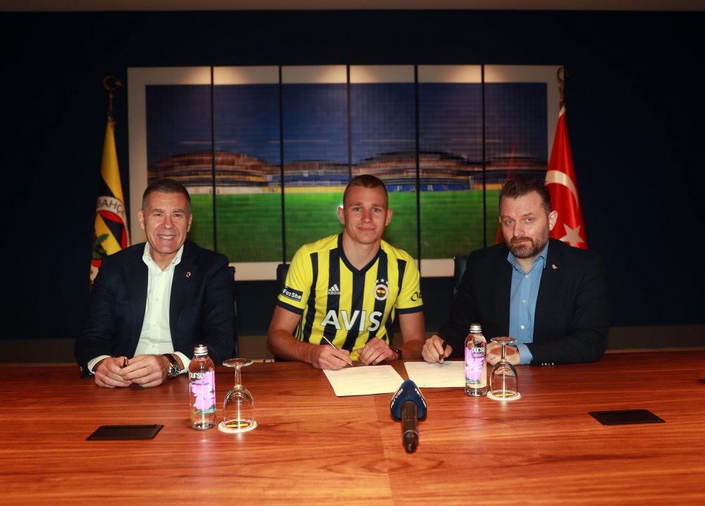 Fenerbahçe, Attila Szalai ile 4,5 yıllık anlaşma imzaladı